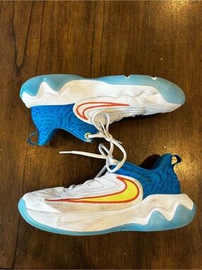 Nike Giannis Immortality 4 Youth Basketball Shoes White Blue Volt Orange 6Y